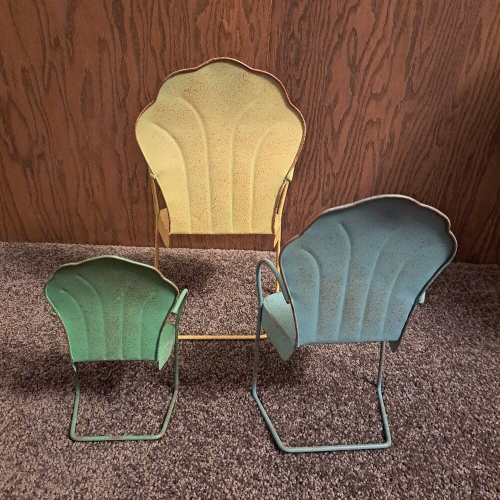 Vintage Miniature Rustic Metal Shell-back or Clamshell Doll Lawn Chairs,Set of 3 - Picture 2 of 8